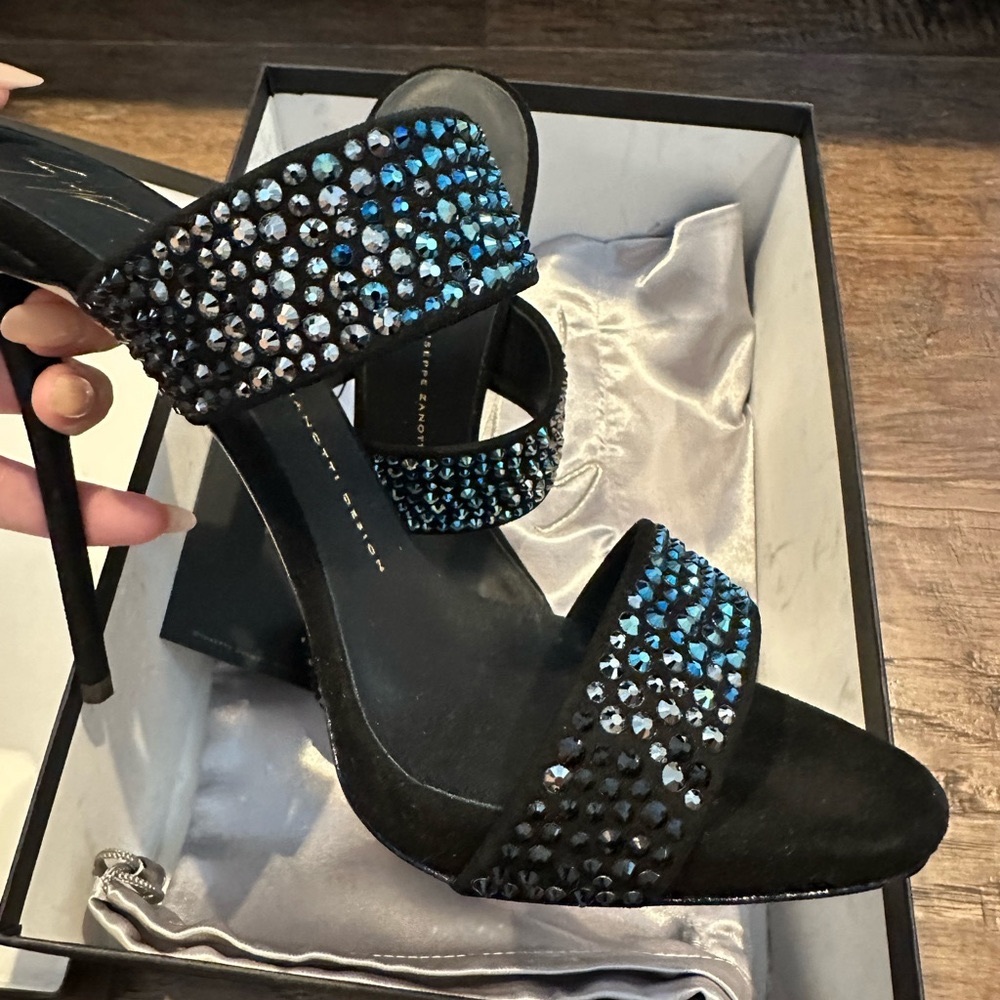 Giuseppe Zanotti Coline 110 Nero 39.5 blue Crystal NWT, original box and bag!